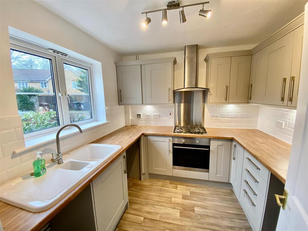 Bramley Way, Kings Hill 3 bed semidetached house £1,650 pcm (£381 pw)