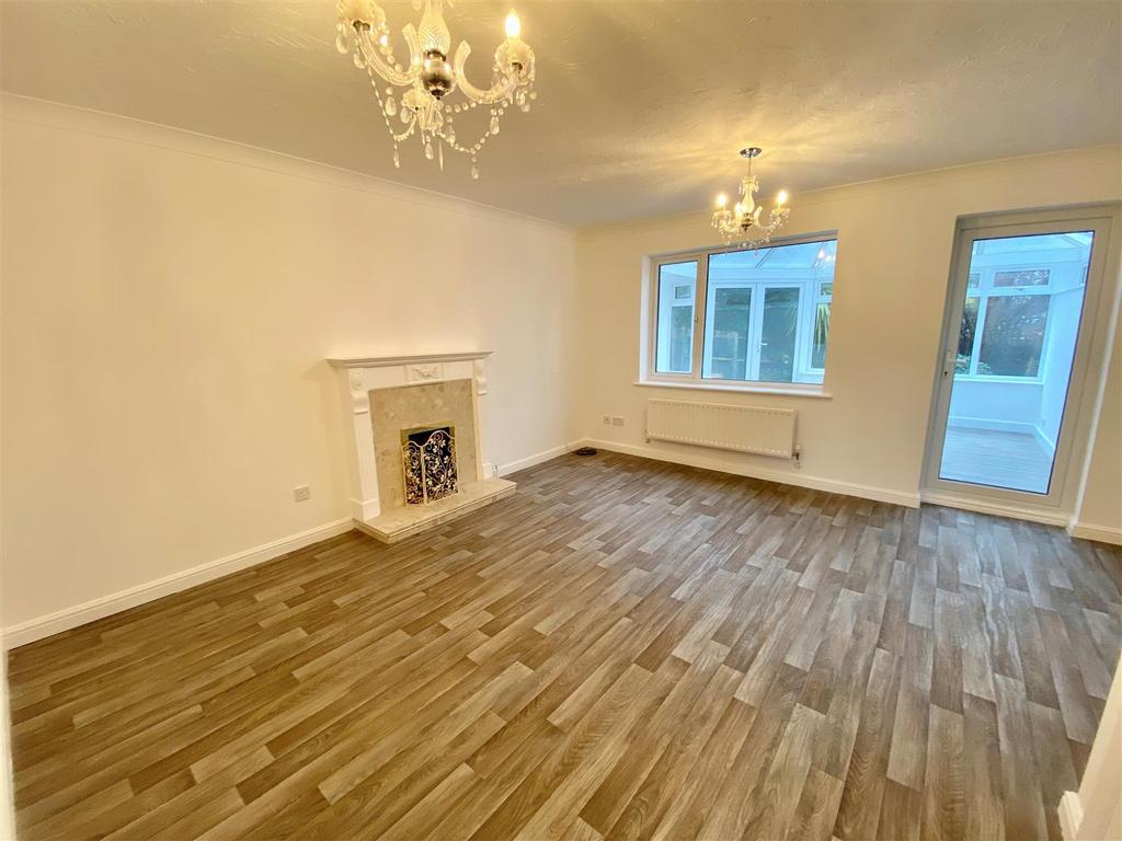 Bramley Way, Kings Hill 3 bed semidetached house £1,650 pcm (£381 pw)