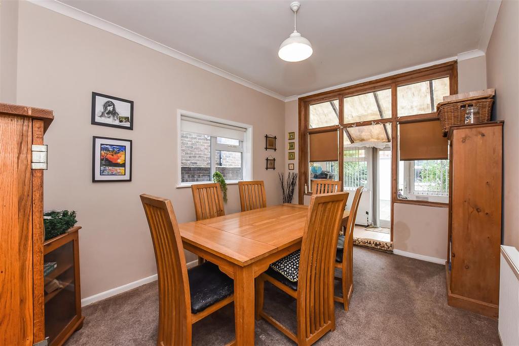 Lynton Grove, Portsmouth 3 bed terraced house £290,000
