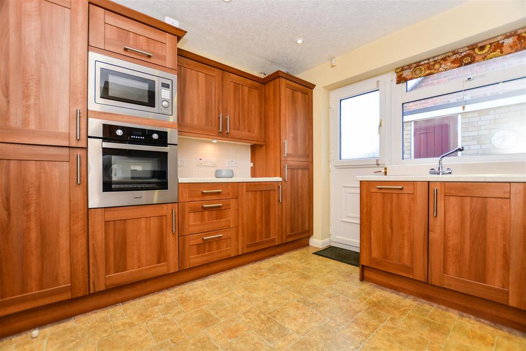 Charles Avenue, Scotter, Gainsborough 3 bed detached bungalow £240,000