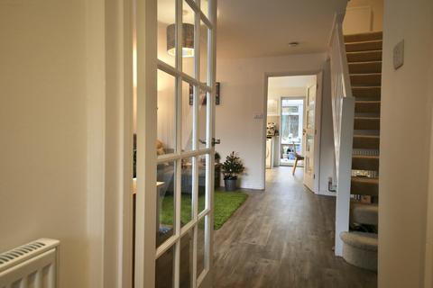 25 Walmer Close, Southwater, Horsham, RH13 9XY