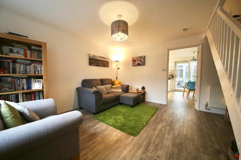 25 Walmer Close, Southwater, Horsham, RH13 9XY