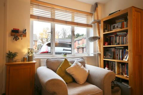 25 Walmer Close, Southwater, Horsham, RH13 9XY