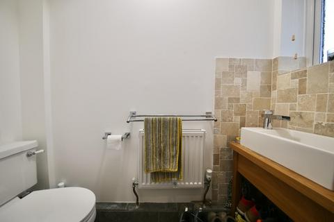 25 Walmer Close, Southwater, Horsham, RH13 9XY