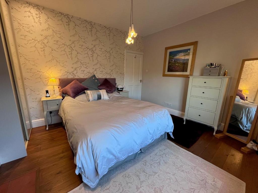 Bedroom One 1.jpg