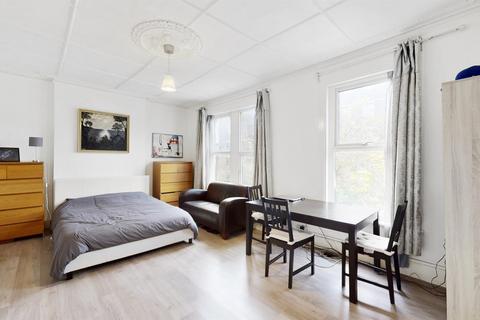 1 bedroom flat for sale, Vicarage Road, London