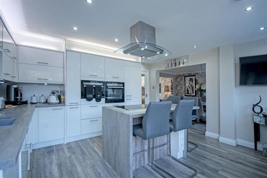 Heathlands Crescent, Boldmere, Sutton Coldfield, B73 5EP 4 bed detached