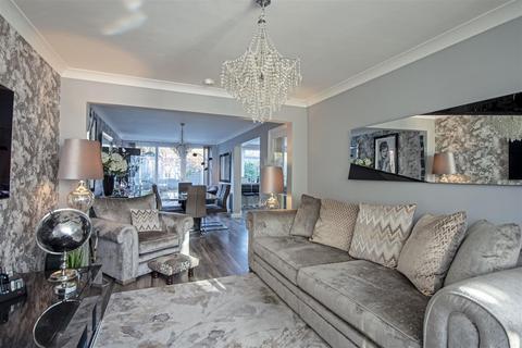 8 Heathlands Crescent, Sutton Coldfield, B73 5EP