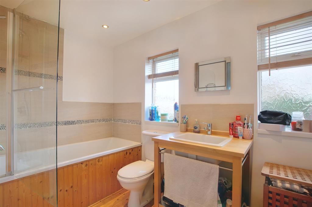 Bathroom 1.jpeg