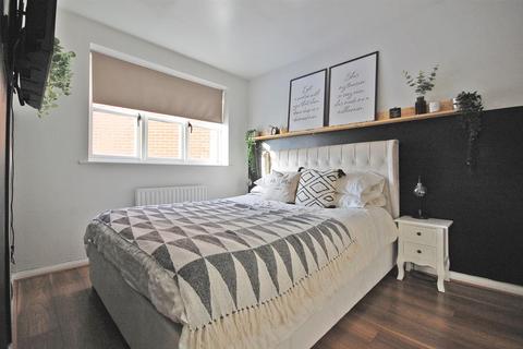 5 Aylesbury Drive, Great Notley, Braintree, CM77 7AW