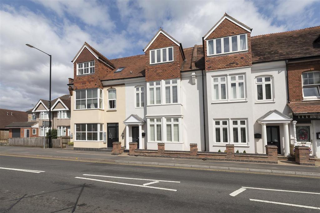 Warwick Road, Kenilworth 5 bed townhouse £825,000