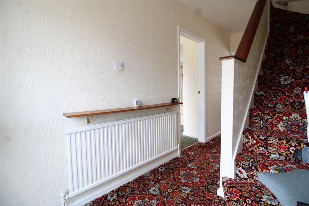 Sandhurst Avenue, Stourbridge 3 bed semidetached house for sale £288,000