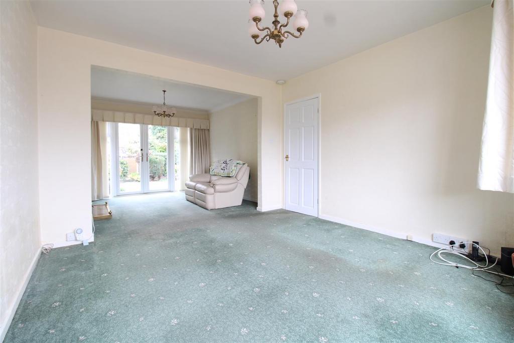 Sandhurst Avenue, Stourbridge 3 bed semidetached house for sale £288,000
