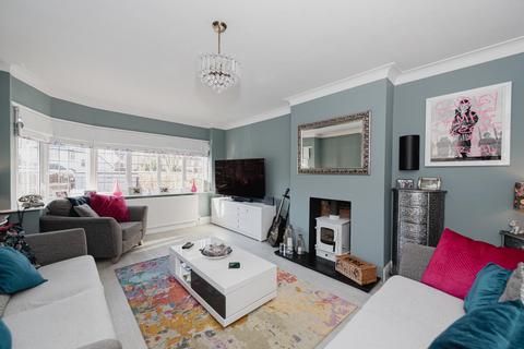35 The Spinney, Epsom, KT18 5QX