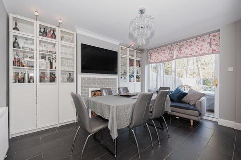 35 The Spinney, Epsom, KT18 5QX
