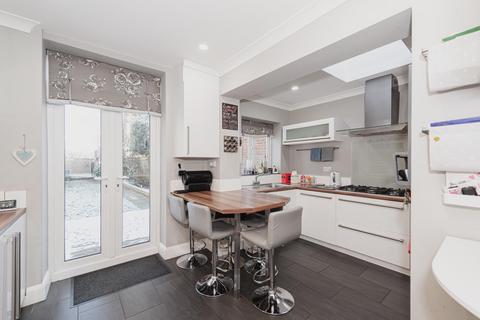 35 The Spinney, Epsom, KT18 5QX
