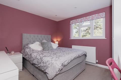 35 The Spinney, Epsom, KT18 5QX