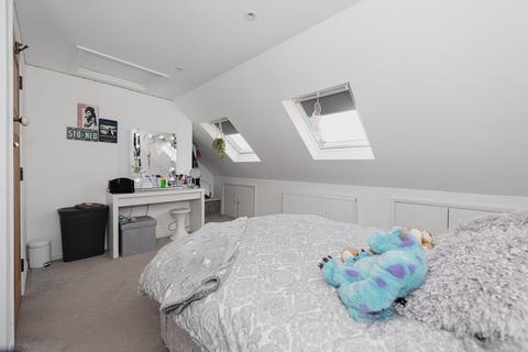 35 The Spinney, Epsom, KT18 5QX