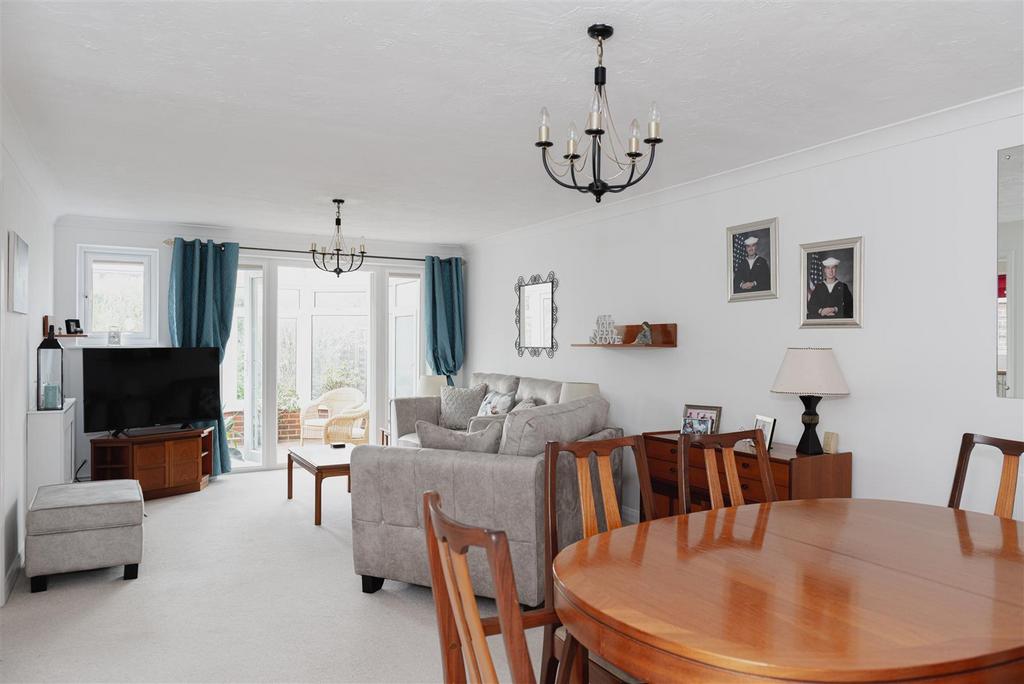 Tollgate Avenue, Redhill 2 bed house for sale £475,000
