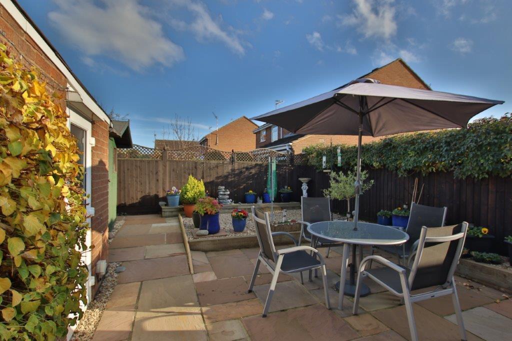 Blenheim Drive, Bredon, Tewkesbury 2 bed bungalow for sale £295,000