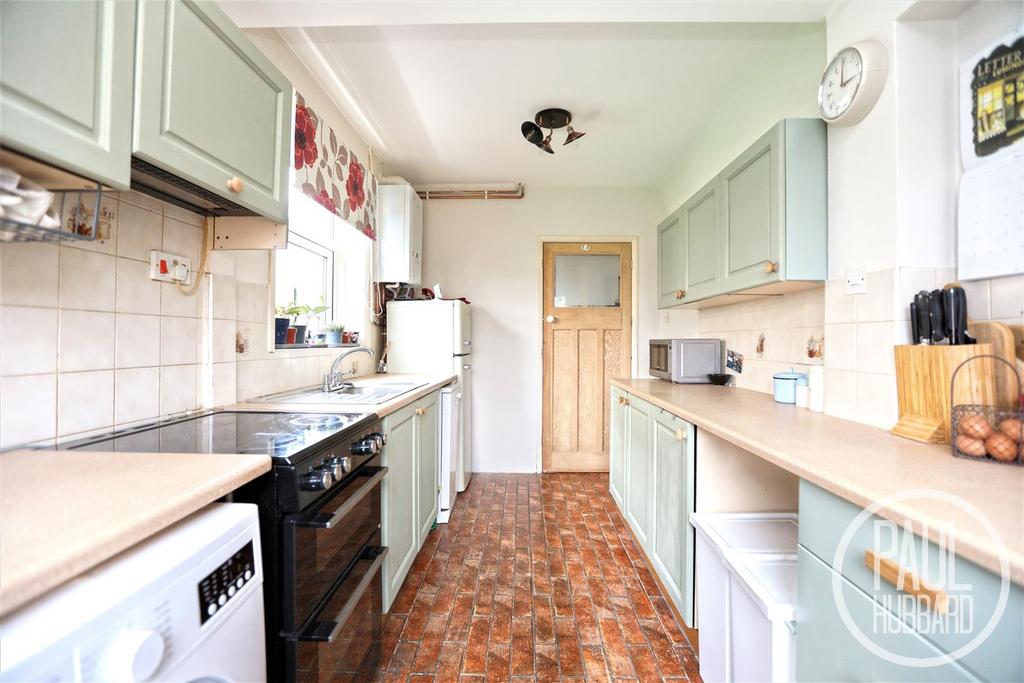 Saxon Road, Pakefield, NR33 3 bed semidetached house £290,000