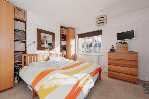 44 The Crescent, Epsom, KT18 7LL