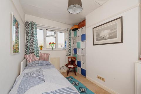 44 The Crescent, Epsom, KT18 7LL