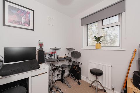 44 The Crescent, Epsom, KT18 7LL