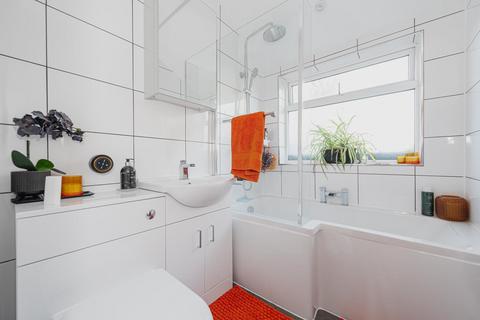44 The Crescent, Epsom, KT18 7LL