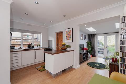 44 The Crescent, Epsom, KT18 7LL