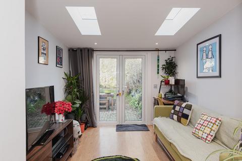 44 The Crescent, Epsom, KT18 7LL
