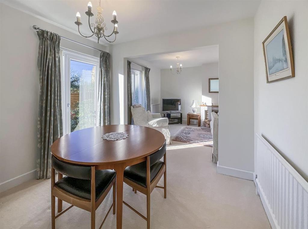 Cherry Tree Drive, Cirencester 3 bed detached house £419,850