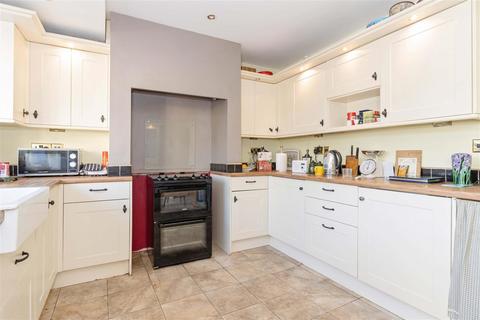 8 Sackville Crescent, Worthing, BN14 8BP