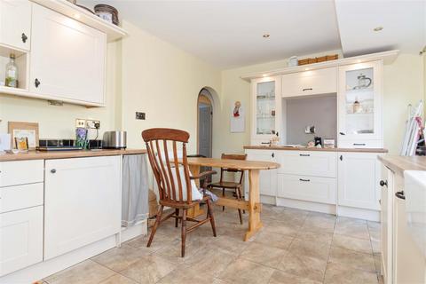 8 Sackville Crescent, Worthing, BN14 8BP