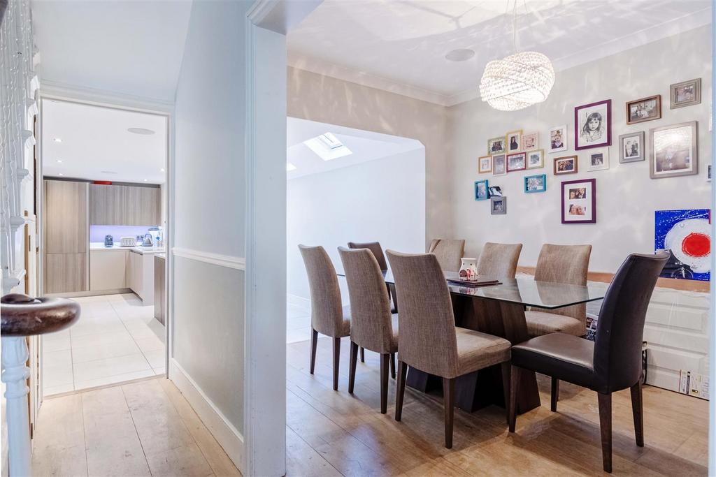 Graham Road, Worthing 4 bed terraced house £400,000
