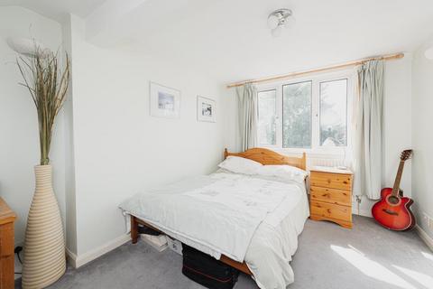 39 Ewell Park Way, Ewell, Epsom, KT17 2NW