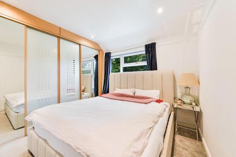 10 Manor Way, Banstead, SM7 3PF