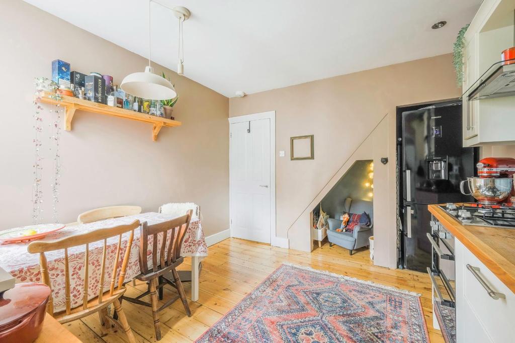 ERNEST COTTAGES, KITCHEN2.jpg