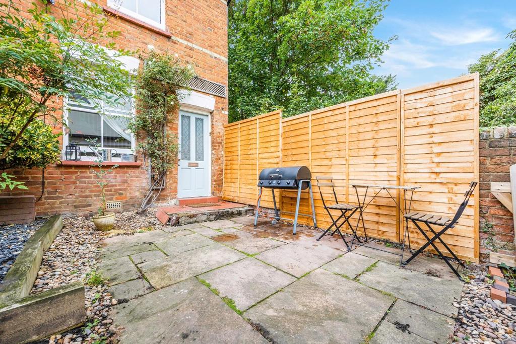 ERNEST COTTAGES PATIO.jpg