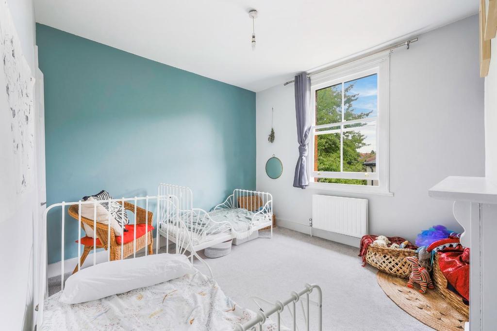 ERNEST COTTAGES, BED 1.jpg