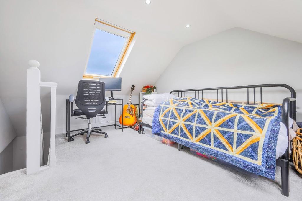 ERNEST COTTAGES, BED3.jpg