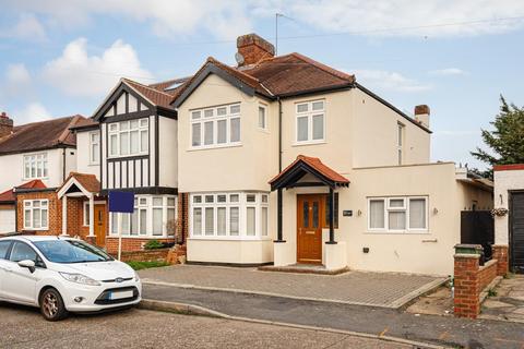 9 Willowhayne Gardens, Worcester Park, KT4 8TH