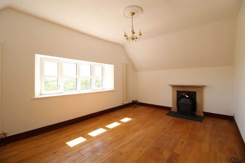 2 bedroom flat for sale, Llangattock Manor, Monmouth, Llangattock
