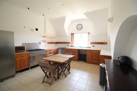 2 bedroom flat for sale, Llangattock Manor, Monmouth, Llangattock