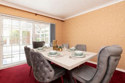 4 bedroom detached house to rent, Lowfield Green, Reading, RG4