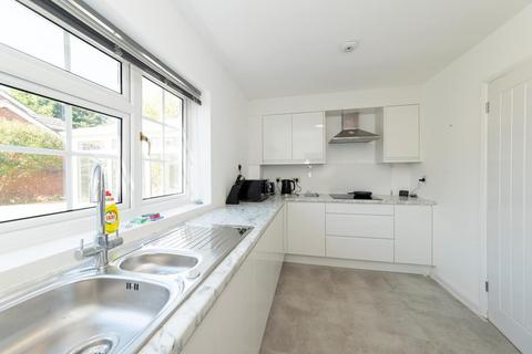 4 bedroom detached house to rent, Lowfield Green, Reading, RG4