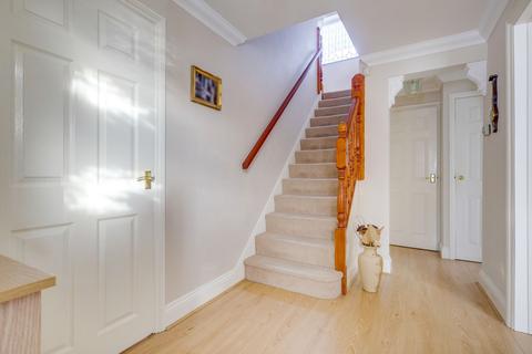 18 Curlew Crescent, Basildon, SS16 5HR