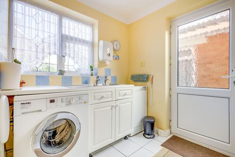 18 Curlew Crescent, Basildon, SS16 5HR