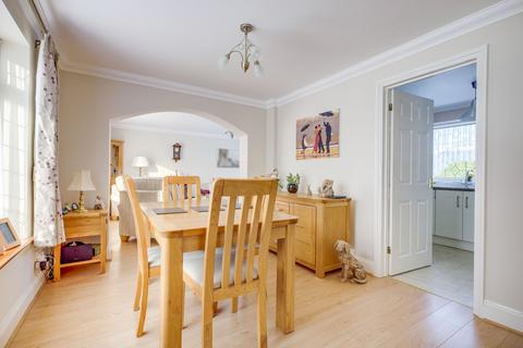 18 Curlew Crescent, Basildon, SS16 5HR