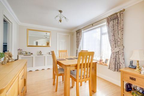 18 Curlew Crescent, Basildon, SS16 5HR